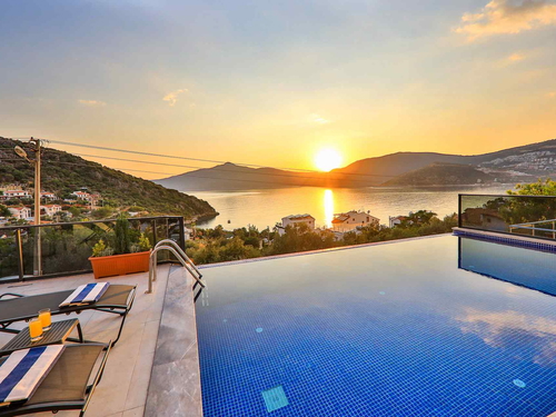  gece  -  Kasım
  | Kalkan’da Deniz Manzaralı Lüks Villa, Merkezi Konumda Rüya Tatil